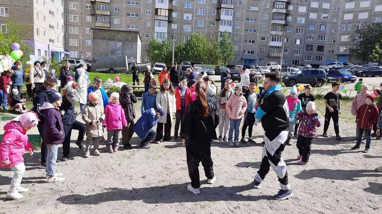 Наш Cевер | Обустройство детской игровой площадки по адресу г. Мурманск,  ул. Героев Рыбачьего, д.41, ул. Крупской, д.5